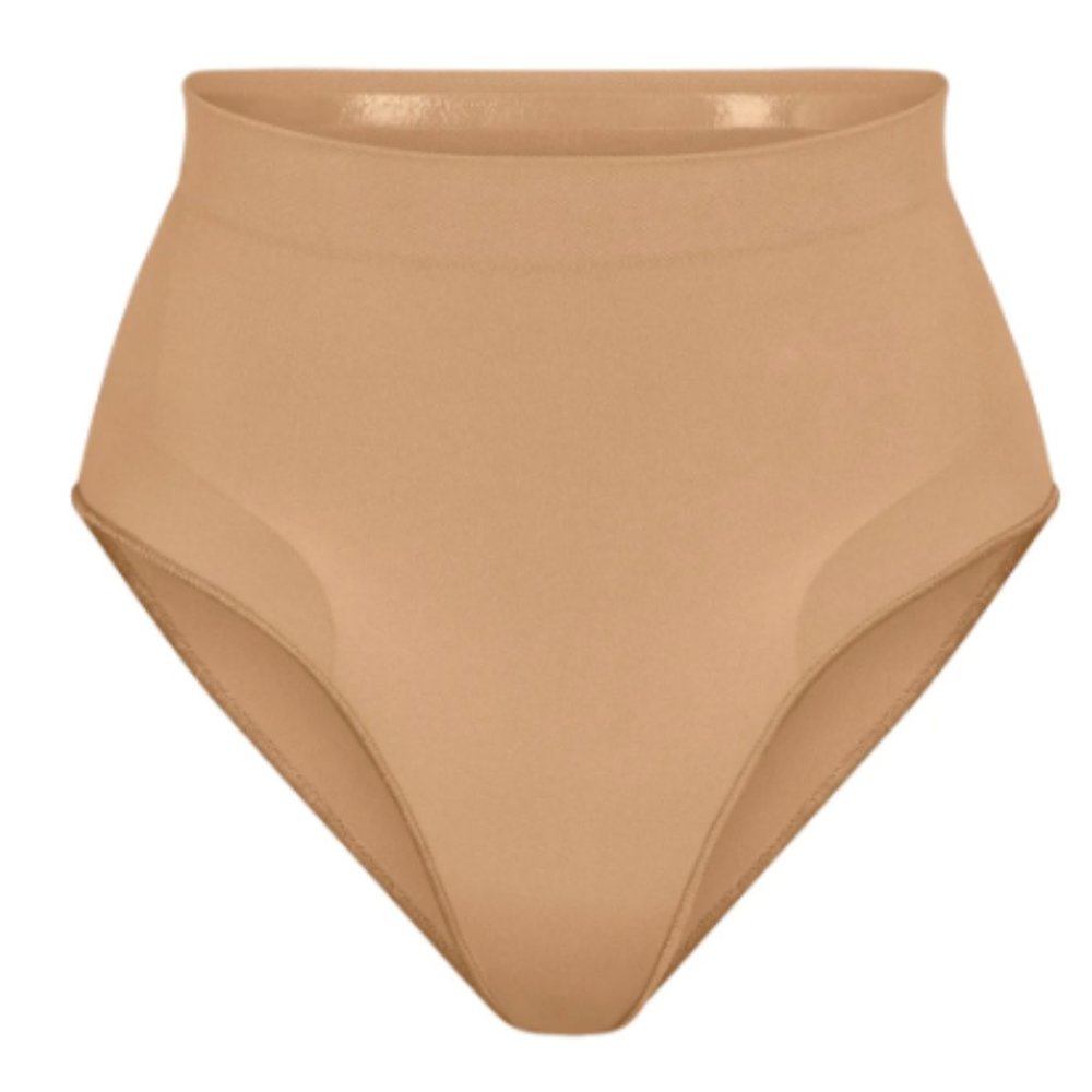 (1191) NWOT SKIMS SEAMLESS SCULPT MID-WAISTED BRIEF - CLAY/OCHRE