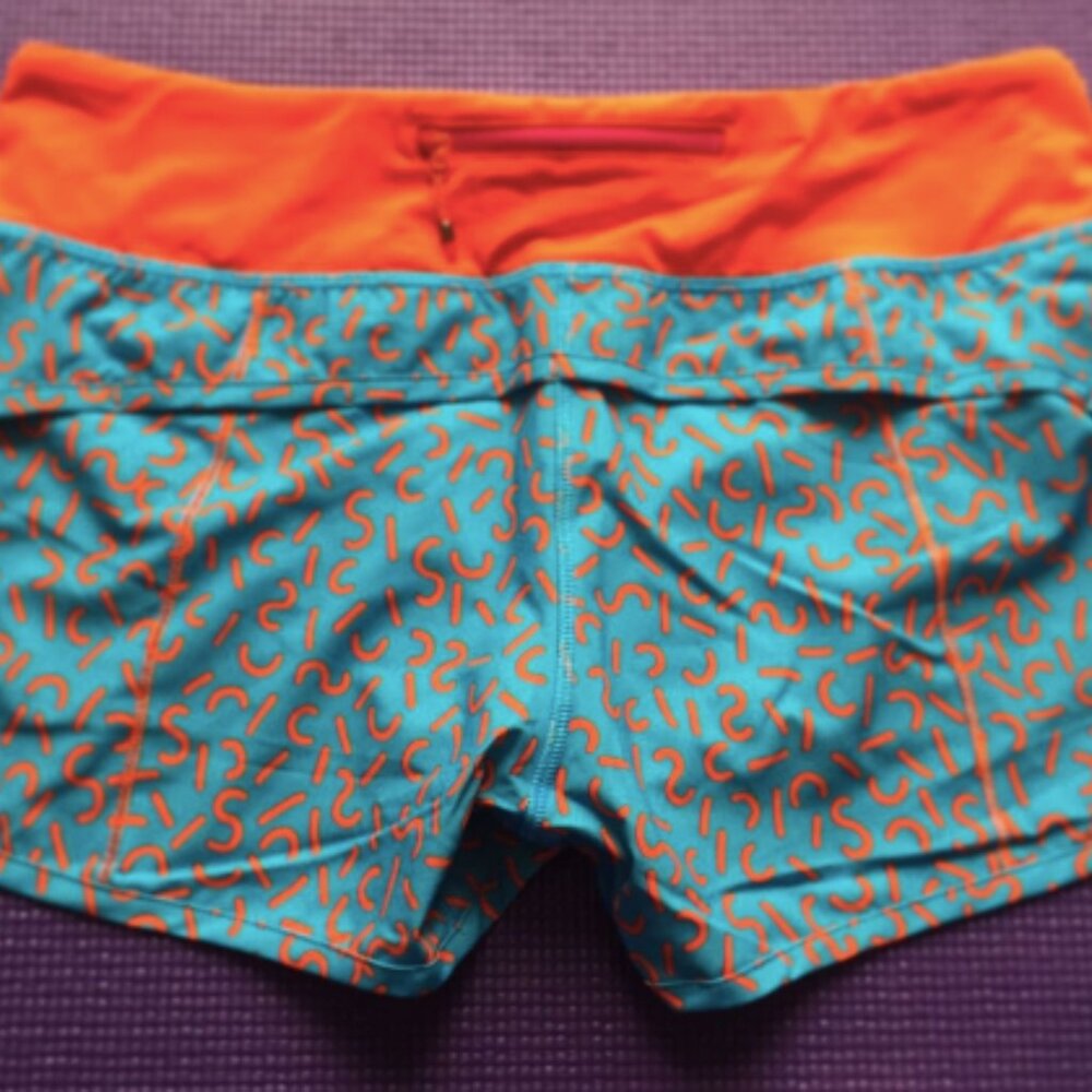 (6150) Lululemon Speed Short 2015 Seawheeze - Turquoise with Red Squiggles